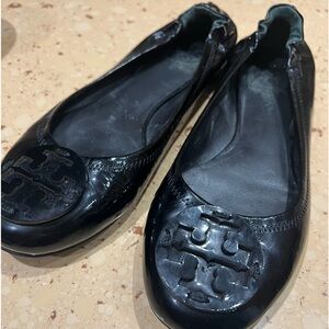 Tory Burch patent leather flats. Used but in very good condition.